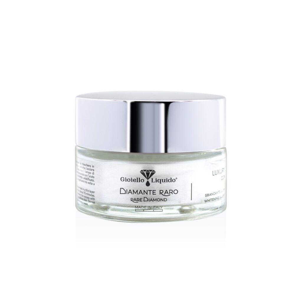maschera viso con polvere di diamante illuminante